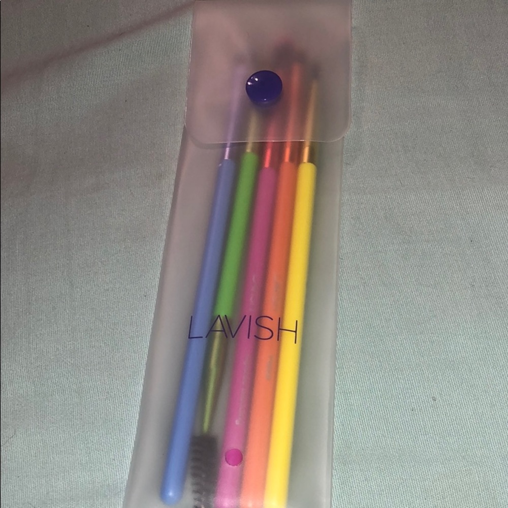 Lavish brush set